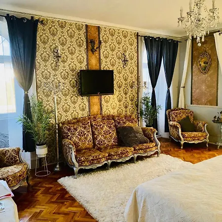 Chateau Vincze Hotel *