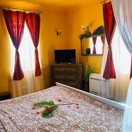 Chateau Vincze Hotel *