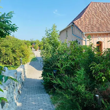 Chateau Vincze Hotel
