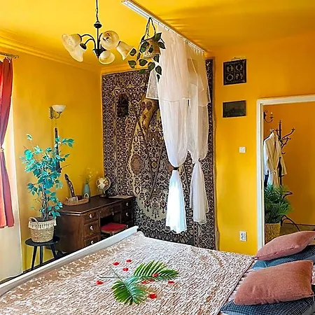 Chateau Vincze Hotel *