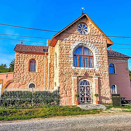 Chateau Vincze Hotel