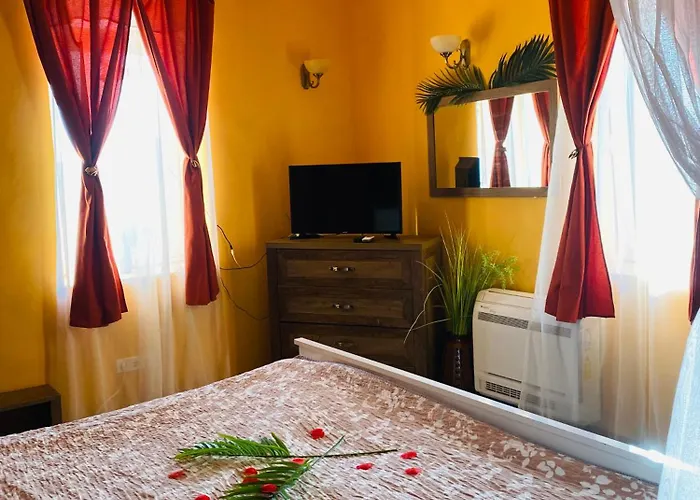 Chateau Vincze Отель *